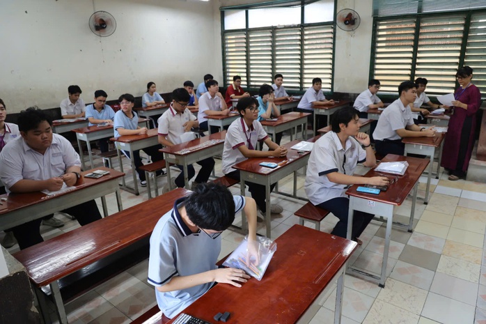 Bác sĩ cảnh báo: Sĩ tử khủng hoảng, đổ bệnh sau kỳ thi - Ảnh 2.