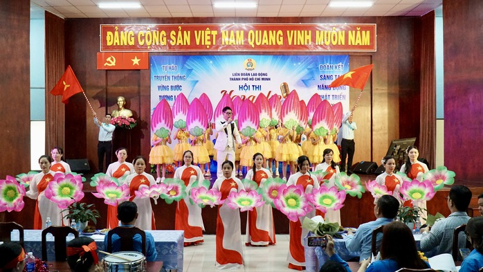 58 đội tranh tài tại Hội thi Karaoke "Tự hào 50 năm Thành phố mang tên Hồ Chí Minh" - Ảnh 1.