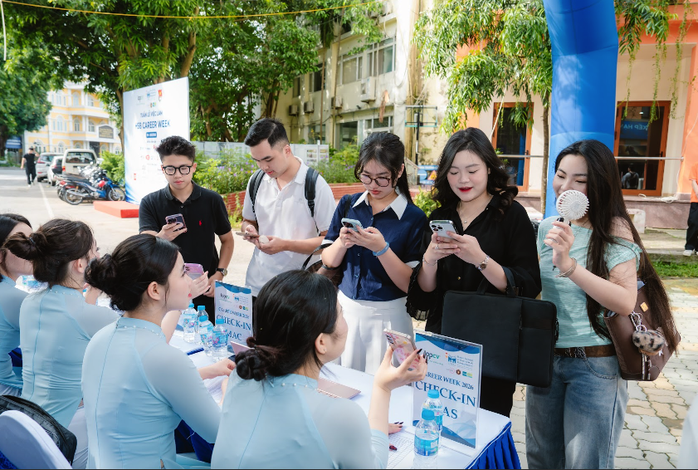 HSB đặt mục ti&ecirc;u mọi sinh vi&ecirc;n đều c&oacute; cơ hội việc l&agrave;m ph&ugrave; hợp sau tốt nghiệp - Ảnh 2.
