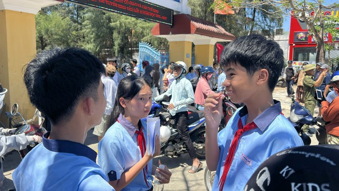  Chuyên Quốc Học lấy cao nhất 37,6 điểm - Ảnh 1.