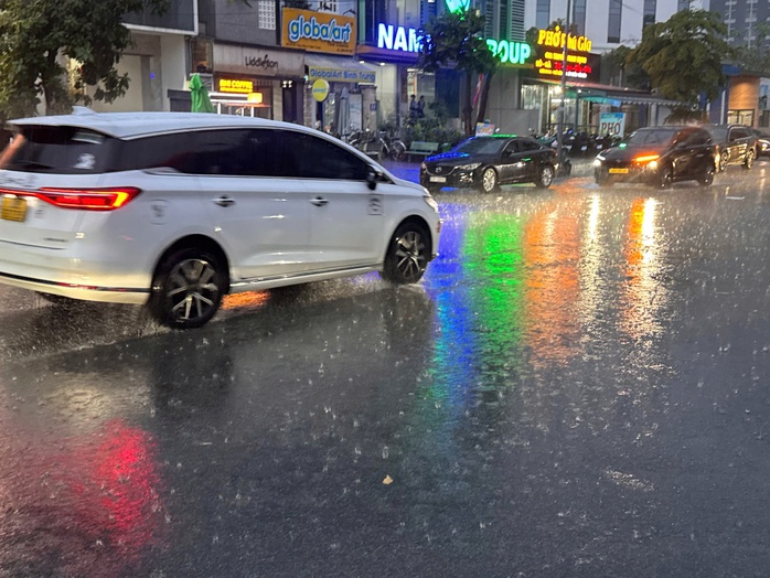An toàn cho xe điện trong mùa mưa - Ảnh 1. An toàn cho xe điện trong mùa mưa - Ảnh 1.