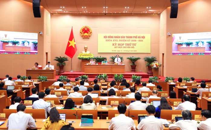 Hà Nội thí điểm hạn chế xe xăng tại vùng phát thải thấp từ năm 2026 - Ảnh 2. Hà Nội thí điểm hạn chế xe xăng tại vùng phát thải thấp từ năm 2026 - Ảnh 2.