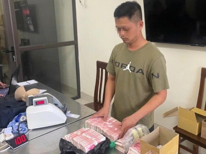 Khởi tố vụ án buôn lậu: Chủ tàu cá vận chuyển trái phép 47 vạn nhân dân tệ - Ảnh 1. Khởi tố vụ án buôn lậu: Chủ tàu cá vận chuyển trái phép 47 vạn nhân dân tệ - Ảnh 1.