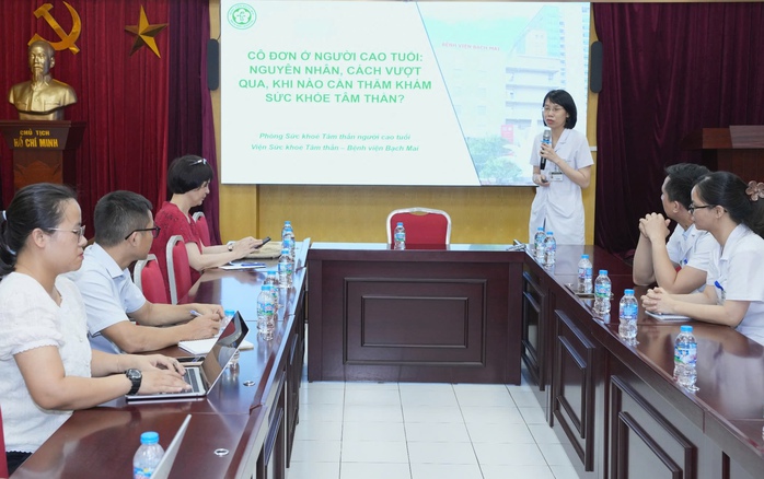 Người cao tuổi cô đơn dễ rơi vào trầm cảm - Ảnh 2.