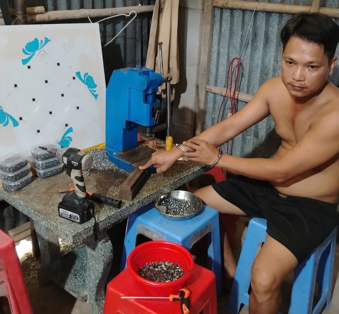 Triệt phá đường dây chế tạo vũ khí quân dụng quy mô “khủng” - Ảnh 6. Triệt phá đường dây chế tạo vũ khí quân dụng quy mô “khủng” - Ảnh 6.