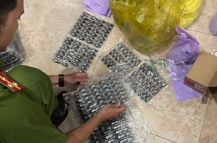 Công an TPHCM bắt giữ 5 người buôn bán ma túy núp bóng thuốc lá điện tử - Ảnh 1. Công an TPHCM bắt giữ 5 người buôn bán ma túy núp bóng thuốc lá điện tử - Ảnh 1.