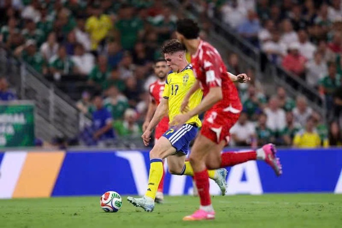 Thụy Điển thị uy sức mạnh, tiếp tục bất bại trận mở màn World Cup - Ảnh 2.