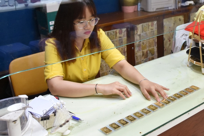 Giá vàng hôm nay 16-6: Bật tăng mạnh mẽ - Ảnh 1.