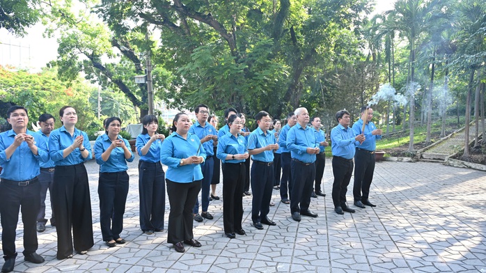 Bia liệt sĩ  - Ảnh 2.