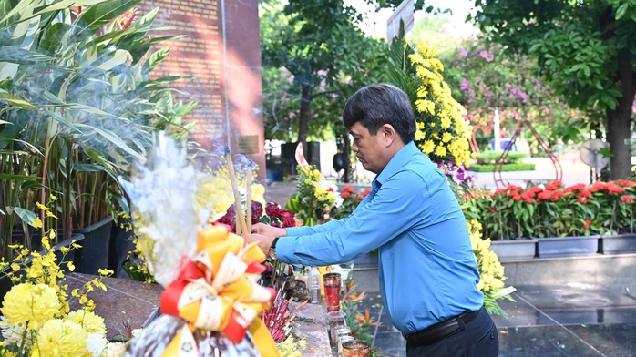 Bia liệt sĩ  - Ảnh 3.