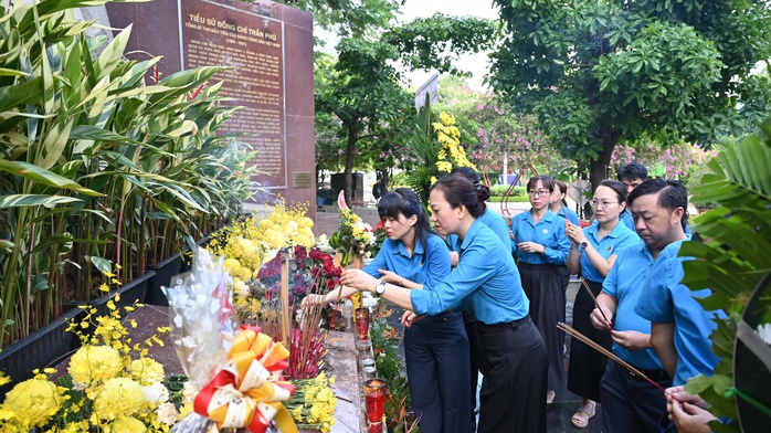 Bia liệt sĩ  - Ảnh 5.