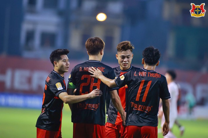 Ninh Bình FC bất ngờ chia tay trợ lý cũ của HLV Park Hang-seo - Ảnh 7.