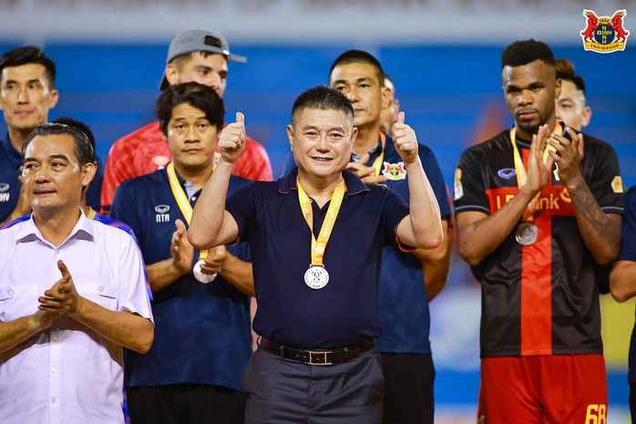 Ninh Bình FC bất ngờ chia tay trợ lý cũ của HLV Park Hang-seo - Ảnh 6.