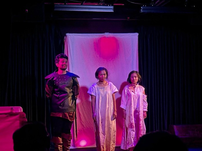 "B&oacute;ng ma của Macbeth" tại điểm diễn mới của kịch tiếng Anh - Ảnh 3.
