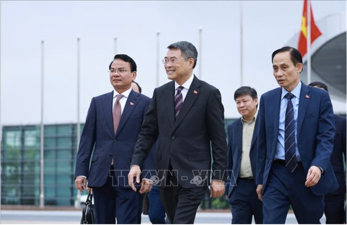 Thủ tướng Lê Minh Hưng lên đường công tác tại Nga - Ảnh 1.