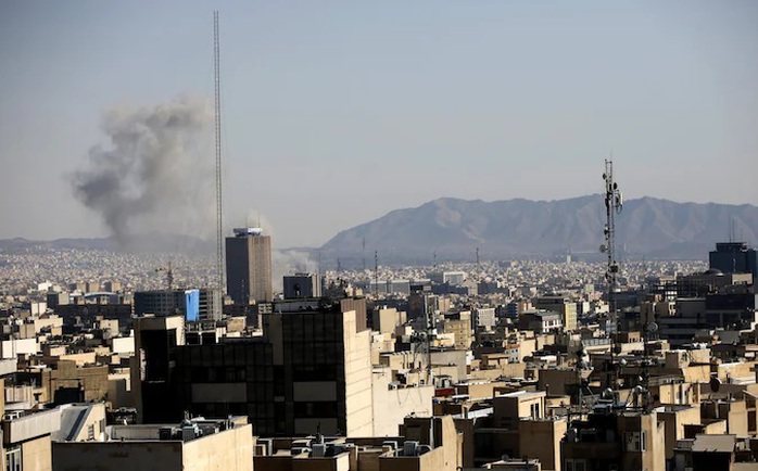 Iran từ bỏ uranium để nới lỏng trừng phạt, mở lại eo biển Hormuz? - Ảnh 2.