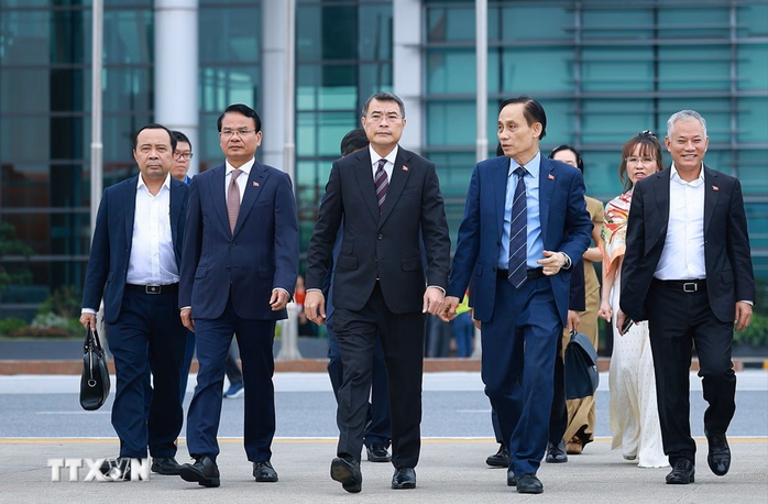 Thủ tướng Lê Minh Hưng lên đường công tác tại Nga - Ảnh 1.