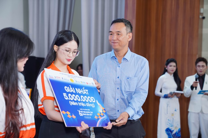 Sinh viên tranh tài hùng biện công dân số thời AI - Ảnh 1.