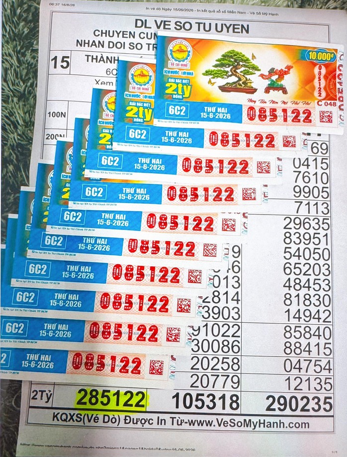 Trúng độc đắc xổ số miền Nam, tài xế xe dịch vụ lãnh tiền mặt lẫn chuyển khoản - Ảnh 2.