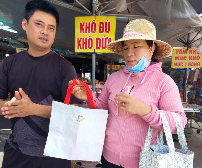 Những phiên chợ xanh giữa vùng rừng ngập mặn Cần Giờ - Ảnh 2.
