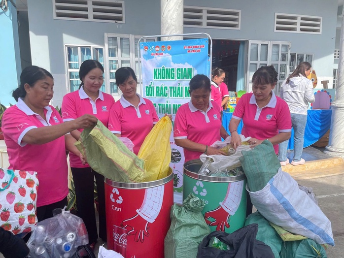 Những phiên chợ xanh giữa vùng rừng ngập mặn Cần Giờ - Ảnh 1.