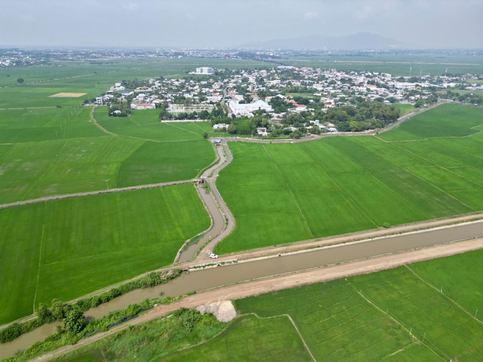 Drone xuống đồng, nông dân nhàn hơn - Ảnh 4.