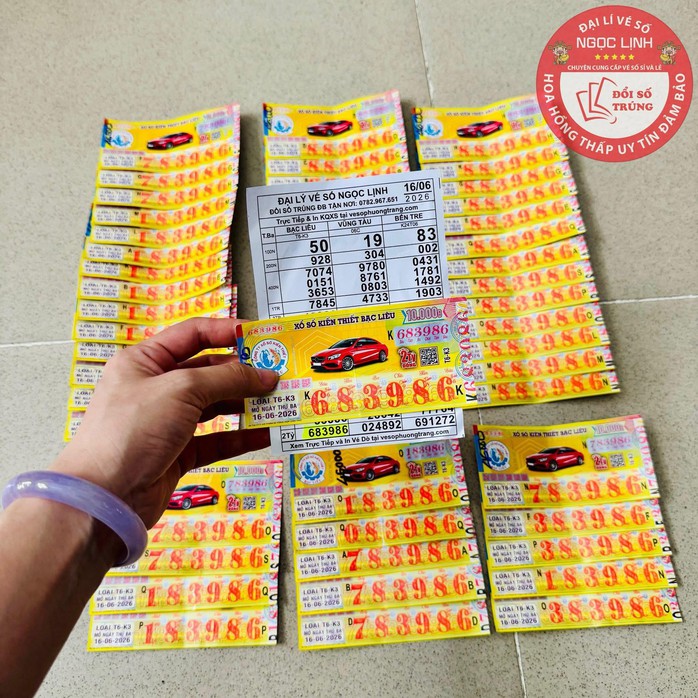 C&ugrave;ng tr&uacute;ng 1 giải độc đắc xổ số miền Nam, kh&aacute;ch h&agrave;ng đổi thưởng ở 2 tỉnh - Ảnh 2.