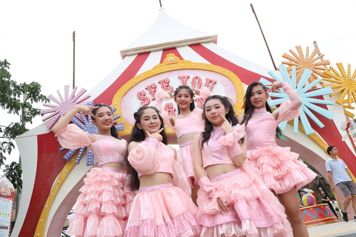 Bóc trần quy luật vận hành của showbiz - Ảnh 5.