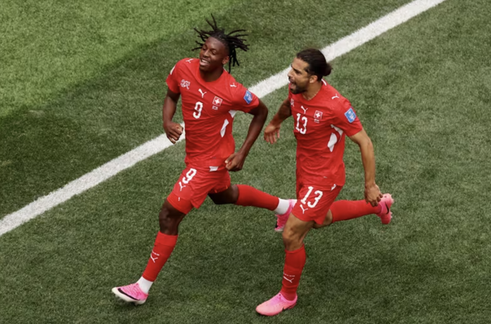 Thụy Sĩ thắng đậm Bosnia & Herzegovina, rộng cửa vào vòng knock-out World Cup - Ảnh 4.