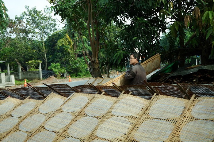 Tiếp lửa làng bánh tráng Phú Hòa Đông - Ảnh 4.