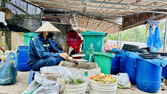 Biến rác thành phân hữu cơ - Ảnh 1.