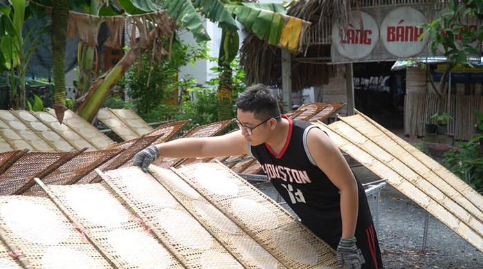 Tiếp lửa làng bánh tráng Phú Hòa Đông - Ảnh 3.