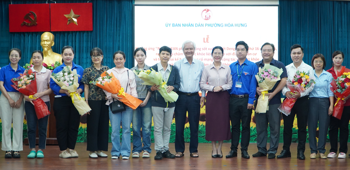 Phường Hòa Hưng ra mắt Đội chăm sóc sức khỏe liên tục cho người dân - Ảnh 1.