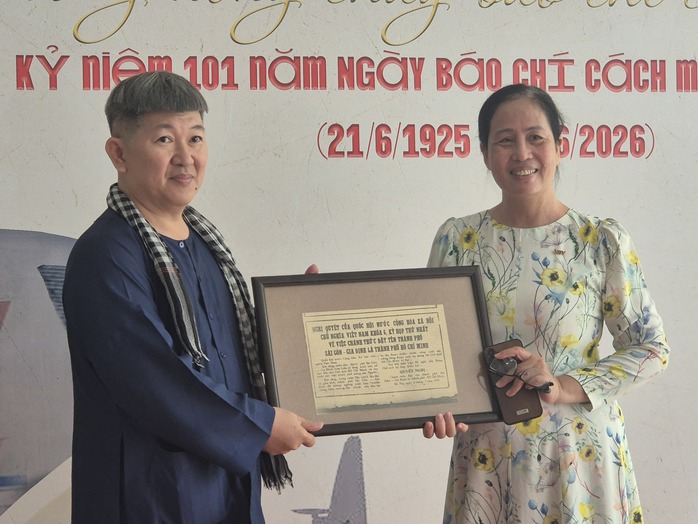 Nhiều hiện vật qu&yacute; gi&aacute; về b&aacute;o ch&iacute; c&aacute;ch mạng được trưng b&agrave;y, giới thiệu - Ảnh 5.