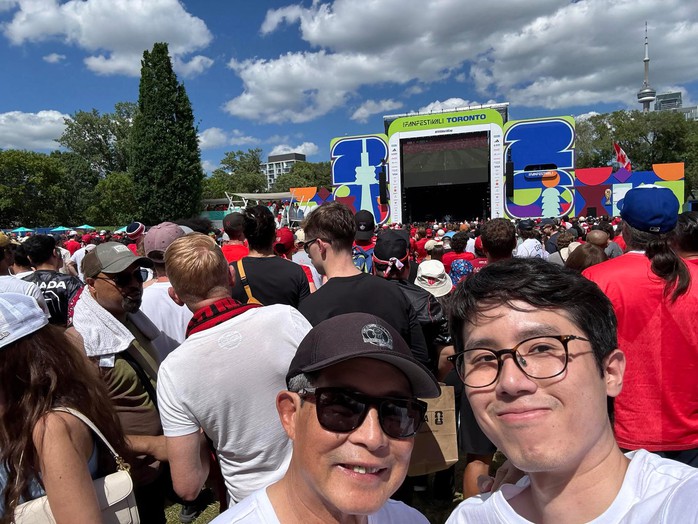 Thư từ Canada: H&ograve;a m&igrave;nh v&agrave;o biển người ở Toronto - Ảnh 1.