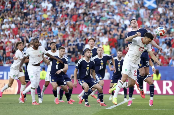 Thắng nhẹ nhàng Scotland, Morocco giành vé sớm vào vòng knock-out - Ảnh 2.