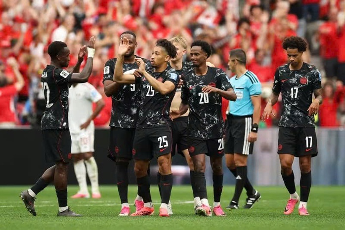 Qatar vỡ trận, Canada thắng đậm trận đầu tiên ở World Cup - Ảnh 2.