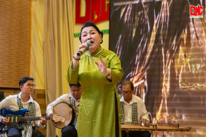 Khi nghệ sĩ trở thành sứ giả văn hóa - Ảnh 1.