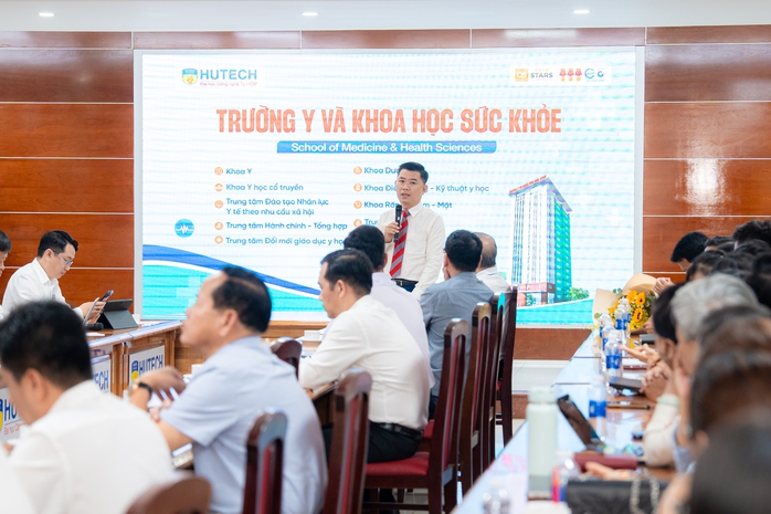 Nguyên Hiệu trưởng ĐH Y khoa Phạm Ngọc Thạch về HUTECH - Ảnh 1.