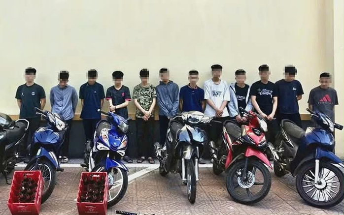 Khởi tố nhóm thanh thiếu niên điều khiển xe máy, mang theo hung khí gây náo loạn đường phố - Ảnh 1.