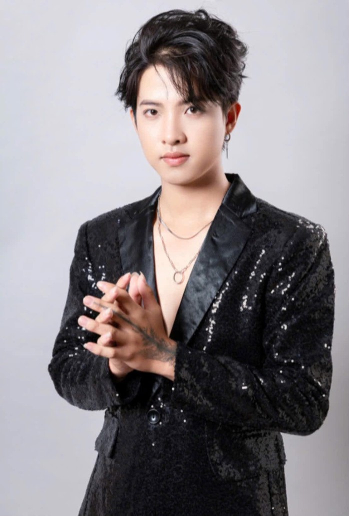 Trịnh Gia Khang và Mini show "Dấu ấn chàng trai si tình", ca sĩ Bích Thủy hỗ trợ hết mình - Ảnh 1.