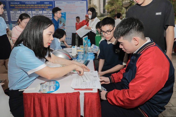 BẢO HIỂM THẤT NGHIỆP: Một chính sách, hai giá trị - Ảnh 1.