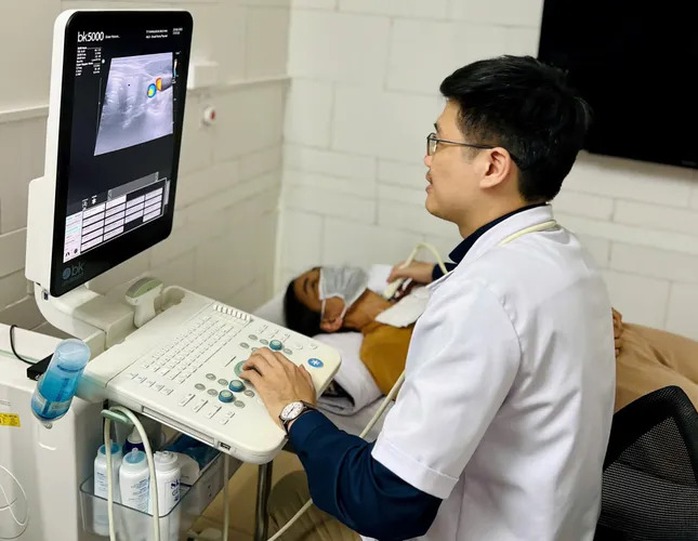 5 dấu hiệu cảnh b&aacute;o ung thư tuyến gi&aacute;p - Ảnh 1.