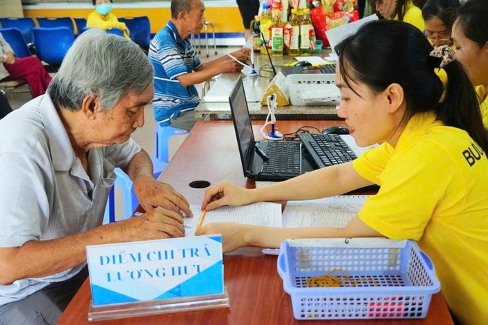 Chi tiết lịch chi trả lương hưu, trợ cấp của 34 tỉnh, thành - Ảnh 1.