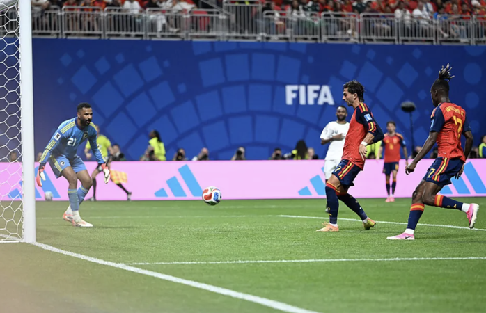Đè bẹp Ả Rập Saudi 4-0, Tây Ban Nha thẳng tiến ngôi đầu bảng - Ảnh 6.
