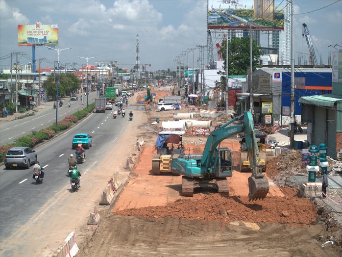 Quốc lộ 13 rộng 8 làn xe trước ngày về đích - Ảnh 1.