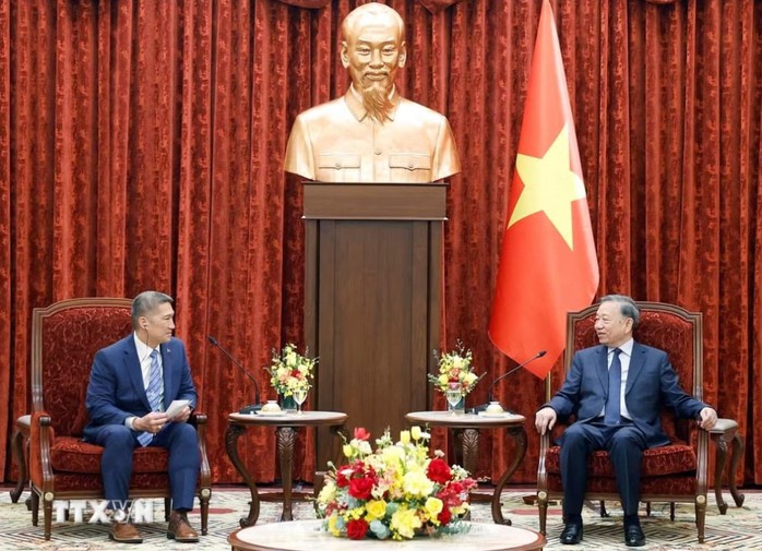 Tổng Bí thư, Chủ tịch nước Tô Lâm tiếp Quyền Bộ trưởng Hải quân Mỹ Hùng Cao - Ảnh 2.