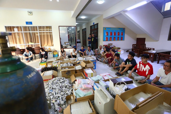 Công an TPHCM bắt 12 người sau khi kiểm tra một căn nhà - Ảnh 2.