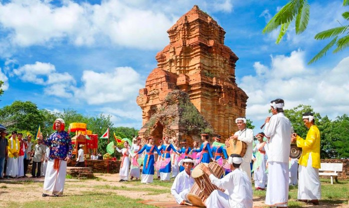  Gìn giữ hồn cốt di sản trong nhịp sống mới - Ảnh 3.
