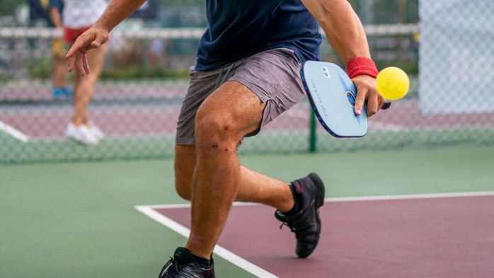 Từ vụ người đ&agrave;n &ocirc;ng ở TPHCM ngưng tim khi chơi Pickleball, b&aacute;c sĩ cảnh b&aacute;o n&oacute;ng - Ảnh 1.